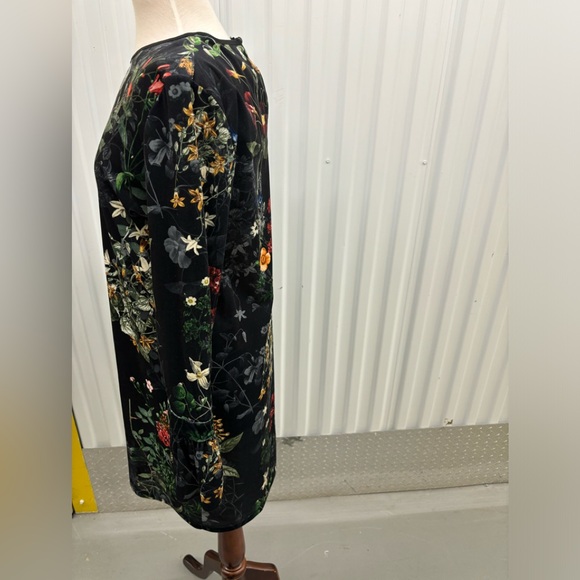 Pretty 3/4 slv light weight velvet top - Picture 7 of 13